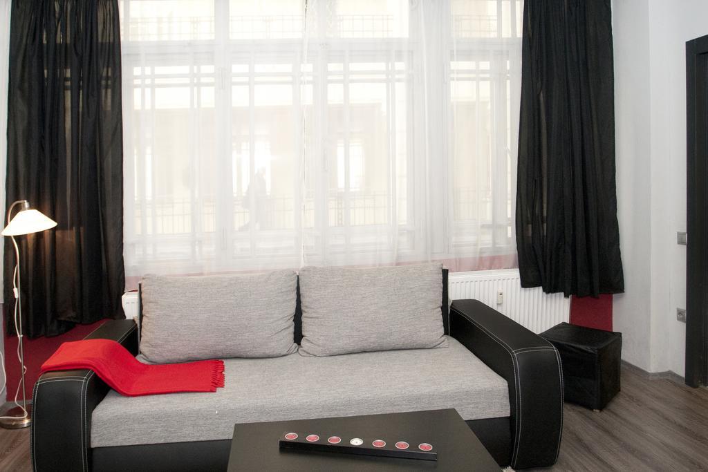Diana Apartment On Vaci Utca Budapest Room photo