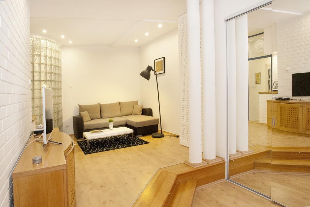 Diana Apartment On Vaci Utca Budapest Exterior photo